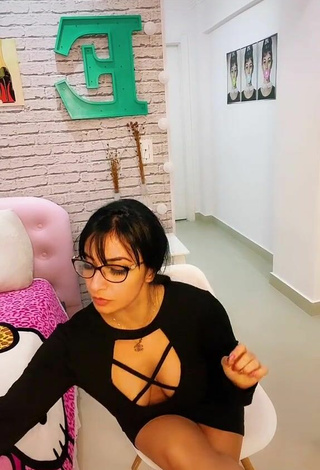 3. Emanuelly Raquel Shows her Hot Decollete and Bouncing Boobs