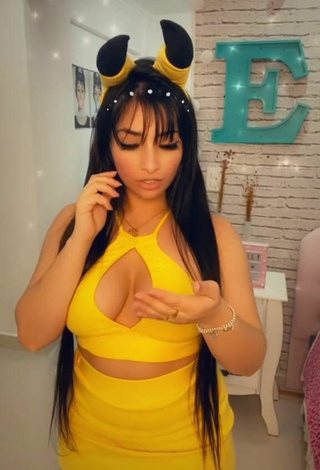3. Attractive Emanuelly Raquel Shows Cosplay and Bouncing Boobs