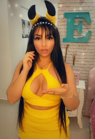 5. Attractive Emanuelly Raquel Shows Cosplay and Bouncing Boobs