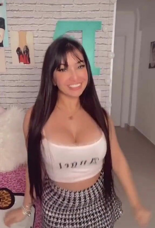 2. Emanuelly Raquel Looks Hot in White Crop Top and Bouncing Tits