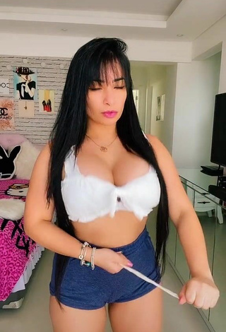 2. Emanuelly Raquel Shows Cleavage in Appealing White Crop Top and Bouncing Breasts