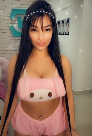 Emanuelly Raquel Shows Cleavage in Inviting Pink Crop Top and Bouncing Boobs