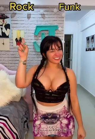 3. Emanuelly Raquel Shows Cleavage in Hot Black Crop Top and Bouncing Boobs
