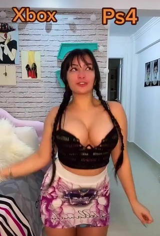 4. Emanuelly Raquel Shows Cleavage in Hot Black Crop Top and Bouncing Boobs