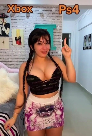 6. Emanuelly Raquel Shows Cleavage in Hot Black Crop Top and Bouncing Boobs