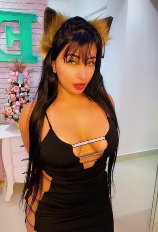 2. Hot Emanuelly Raquel Shows Cleavage in Black Dress and Bouncing Boobs