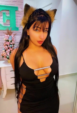 3. Hot Emanuelly Raquel Shows Cleavage in Black Dress and Bouncing Boobs