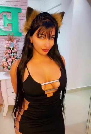 6. Hot Emanuelly Raquel Shows Cleavage in Black Dress and Bouncing Boobs