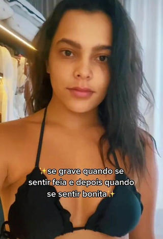 2. Sexy Emilly Araújo