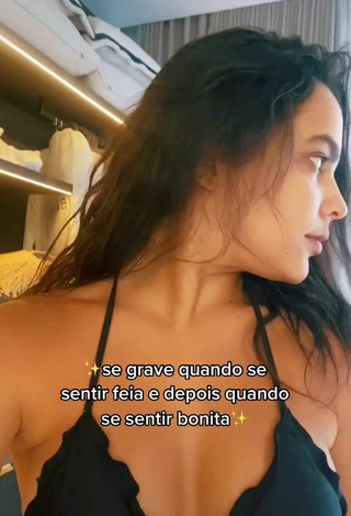 3. Sexy Emilly Araújo