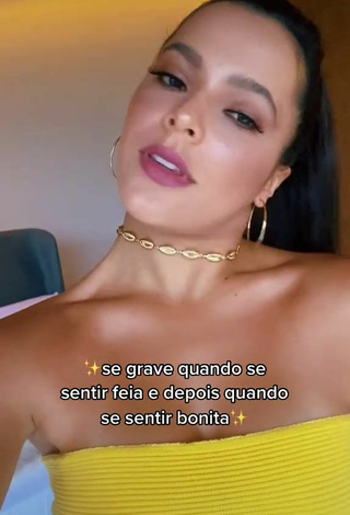 6. Sexy Emilly Araújo