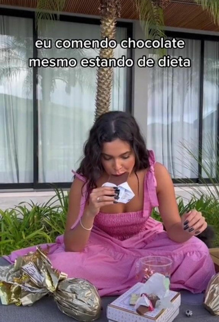 Sexy Emilly Araújo Shows Cleavage in Pink Crop Top