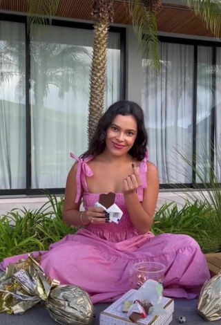 6. Sexy Emilly Araújo Shows Cleavage in Pink Crop Top