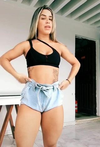 Cute Andressita Chegou Shows Butt