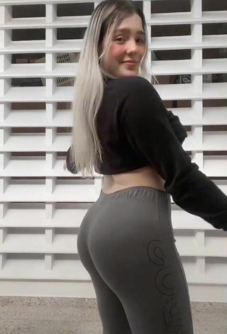 4. Sexy Francesca Trisini Shows Big Butt