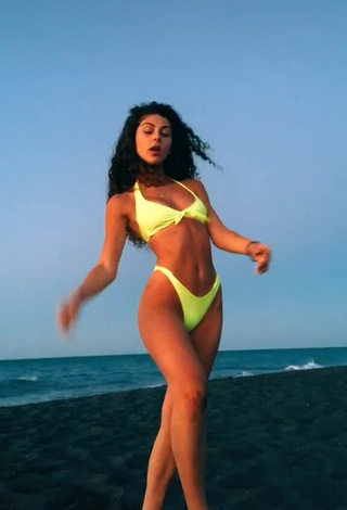 2. Sweet Ginevra Giaccherini Shows Cleavage in Cute Yellow Bikini at the Beach