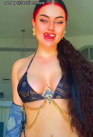 5. Beautiful Giorgia Cavalluzzo Shows Cleavage in Sexy Bikini