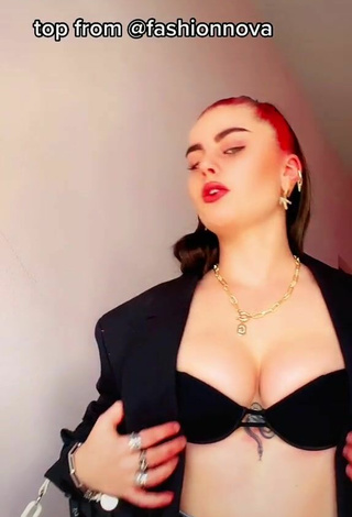 Sexy Giorgia Cavalluzzo Shows Cleavage in Black Bra