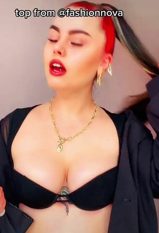 6. Sexy Giorgia Cavalluzzo Shows Cleavage in Black Bra