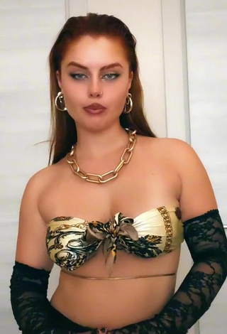 1. Beautiful Giorgia Cavalluzzo Shows Cleavage in Sexy Crop Top