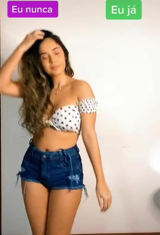 6. Beautiful Gizelly Bicalho Shows Cleavage in Sexy Polka Dot Crop Top