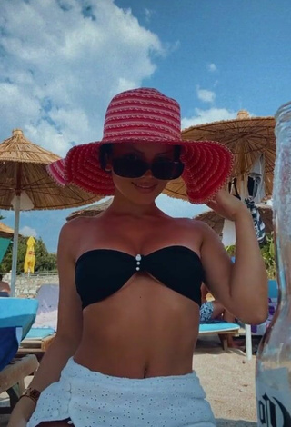 3. Hot Grisela Shows Cleavage in Black Bikini Top at the Beach