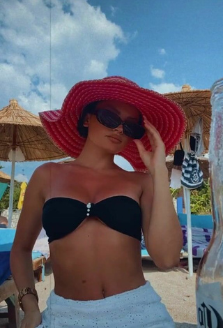 4. Hot Grisela Shows Cleavage in Black Bikini Top at the Beach