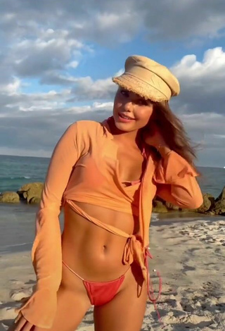 2. Sexy Hannah Ann Sluss in Thong at the Beach