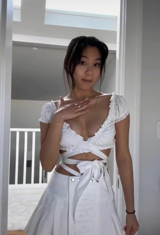 Sweet Isaasung Shows Cleavage in Cute White Crop Top