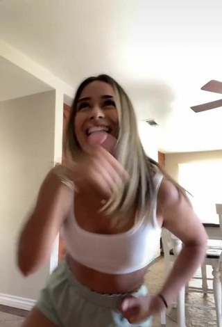 4. Hot Jasmin Acosta Shows Cleavage in White Crop Top while Twerking