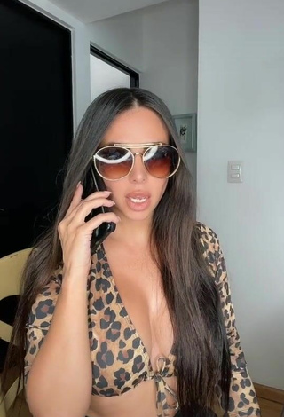 4. Sexy Jimena Sánchez Shows Cleavage in Leopard Crop Top