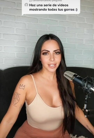 4. Sexy Jimena Sánchez Shows Cleavage in Beige Top