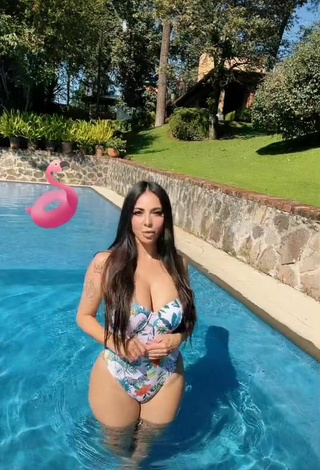 3. Sexy Jimena Sánchez Shows Cleavage in Floral Swimsuit at the Swimming Pool