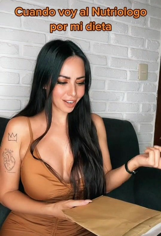 5. Sexy Jimena Sánchez Shows Cleavage in Brown Dress