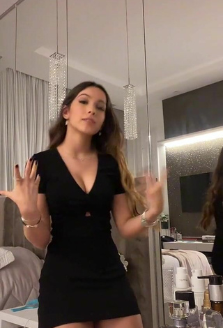 5. Sexy Julia Alves Shows Cleavage in Black Dress