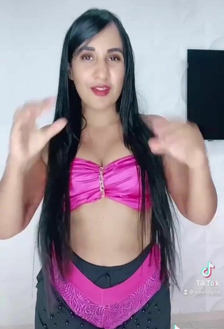 5. Sexy Karollyny Campos in Pink Panties while Twerking