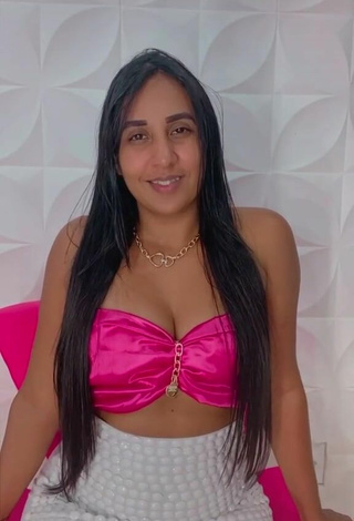 2. Amazing Karollyny Campos Shows Cleavage in Hot Pink Crop Top
