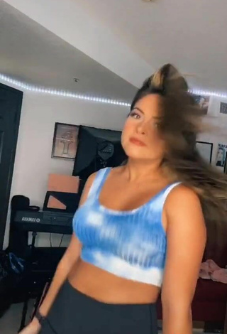 4. Hottie Katrina Stuart Shows Cleavage in Blue Crop Top and Bouncing Boobs