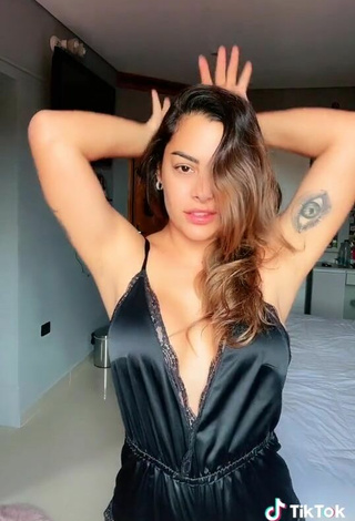 3. Sexy Larissa Riquelme Shows Cleavage in Black Bodysuit