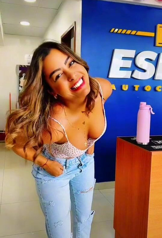 Sexy Larissa Riquelme Shows Cleavage in Crop Top