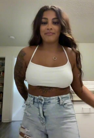 3. Sexy Liaamonae in White Crop Top and Bouncing Boobs