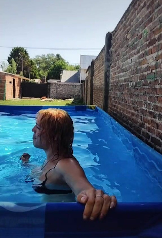 5. Sexy Libertad Alma Shows Cleavage in Black Bikini Top at the Pool