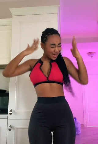 3. Elizabeth Anorue Shows Cleavage in Inviting Crop Top and Bouncing Boobs
