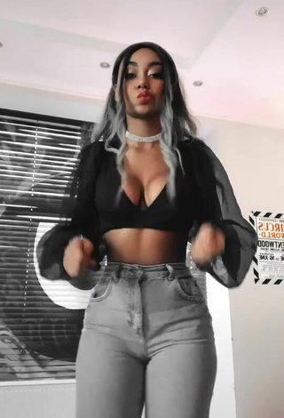 Magnificent Elizabeth Anorue Shows Cleavage in Black Crop Top and Bouncing Tits