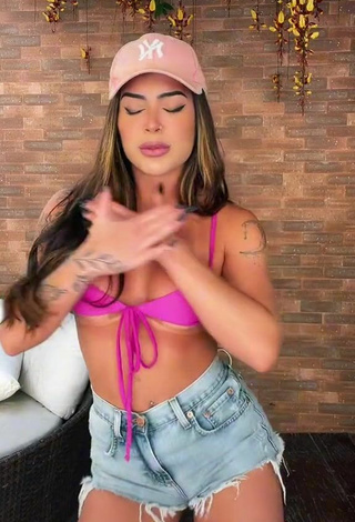 4. Hot Luana Targinno Shows Cleavage in Pink Bikini Top