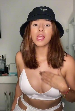 5. Hot Lydia Rodriguez Shows Cleavage in White Crop Top