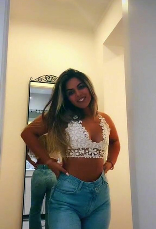 3. Sexy Maria Nunes Shows Cleavage in White Crop Top