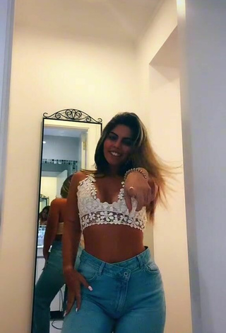 5. Sexy Maria Nunes Shows Cleavage in White Crop Top