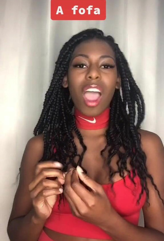 2. Amazing MC Soffia Shows Cleavage in Hot Red Crop Top