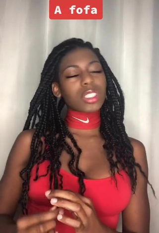 3. Amazing MC Soffia Shows Cleavage in Hot Red Crop Top